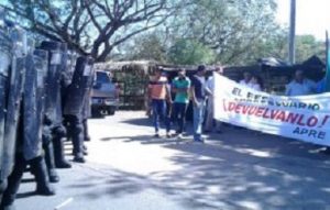 PRODUCTORES CIERRAN LA VÍA