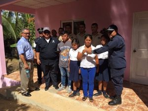 POLICÍA NACIONAL ENTREGA VIVIENDA A FAMILIA VERAGÜENSE