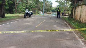 Encuentran vehiculo sumergido en el Río Tribique en Soná, autoridades investigan.