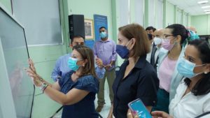 Donan tableros inteligentes a colegios públicos y Caipis  en Veraguas.