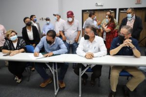 Productores logran acuerdo con el gobierno para no aumentar el precio del arroz al consumidor.