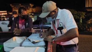 Verifican normas sanitarias en el mercado público de Santiago.