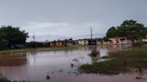 Lluvias afectan a viviendas en Santiago.