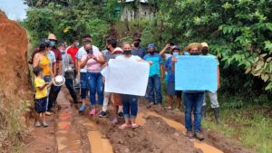 Sueñan con una carretera en la comunidad de Los Hatillos en Cerro de Plata de Cañazas.