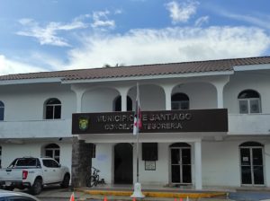 Alcaldía de Santiago, investiga a funcionario municipal por supuesto robo de aproximadamente 5 mil dólares.