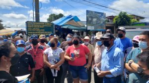 Vendedores de legumbres del mercado provicional en Santiago, piden mejorar sus condiciones de trabajo