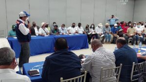 Docentes decretan huelga nacional indefinida.