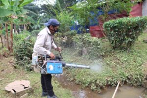 Fumigación en zonas afectadas con las lluvias en Soná.
