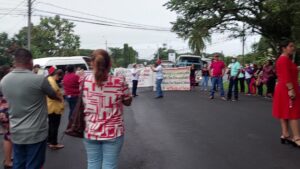 Docentes exigen presupuesto para la construcción de la vía Santiago-Santa Fé.