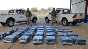 Imputan cargos por tráfico internacional de droga a tres colombianos.