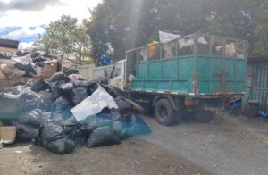 Reinician labores de recolección de la basura en Santiago.