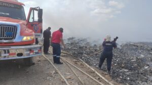 Tras la pista de posible responsable de incendio en el vertedero de Santiago.