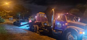Sancionan a conductores por regatas en Santiago.