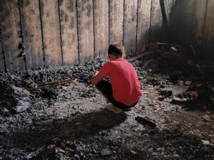 Familia queda dannificada por incendio en Río de Jesús.