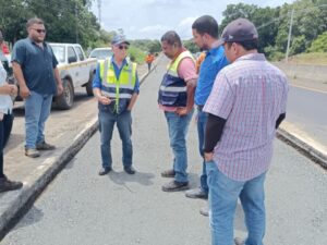 Supervisan avances en rehabilitación de la carretera Santiago -David