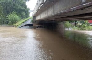Estructura vial sufre daños por lluvias en Mariato.