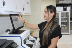 Inauguran servicio de laboratorio en el centro de Salud de Río de Jesús.