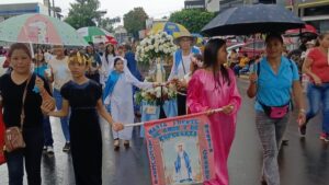 Medalla Milagrosa recorre Santiago como parte de una tradición religiosa.