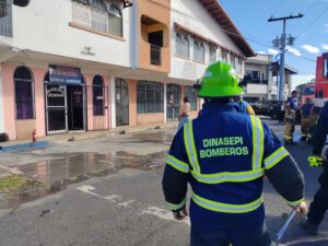 Se registra conato de incendio en local esotérico en Santiago.