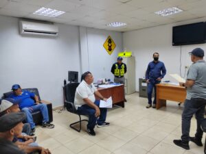 Transportistas colegiales denuncian que la piratería los esta afectando.