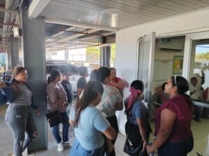 Denuncian falta de trabajador manual en la escuela de Piedra del Sol.