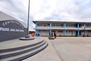 Alarma en colegio por ataque de estudiante con una navaja.