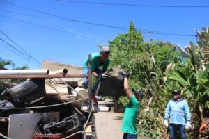 No dan tregua al dengue y realizan chatarreo en Las Colinas.