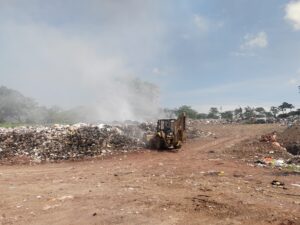Incendio de vertedero de Montijo causa afectaciones ambientales y a la salud humana.