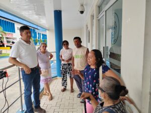 Pacientes de hemodiálisis afectados por el atraso en los turnos.