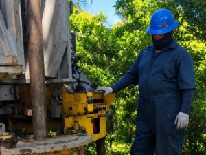 Avanzan trabajos de perforación de pozos para mejorar el suministro de agua en Atalaya.