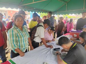 Pequeños productores reciben apoyo.