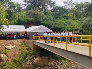 Inauguran puente sobre Quebrada La Culaca en Santa Fé.
