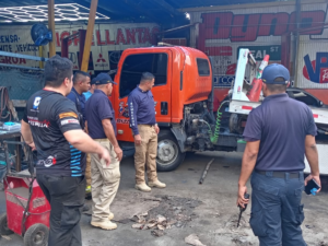 Trabajador de un taller de auto sufre accidente en Santiago.
