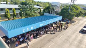 Habilitan nueva marquesina del colegio José Santos Puga.