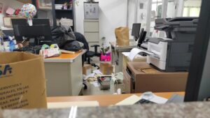 Delincuentes vandalizan instalaciones del colegio José Santos Puga de Santiago.