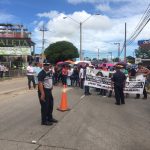 DOCENTES DE DIFÍCIL ACCESO PIQUETEAN EN LA GOBERNACIÓN