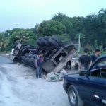 CAMIÓN SE VOLCÓ CARGADO DE CEMENTO