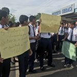 URRAQUISTAS EXIGEN DOCENTE DE QUIMICA