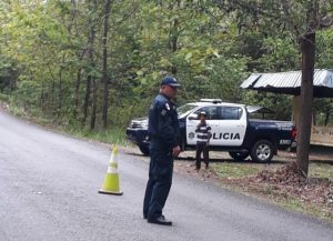 Unidades policiales capturan a sujetos que pretendían robar un vehículo en Soná