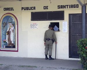 Realizan jornada de vacunación en la cárcel de Santiago por brote de varicela.